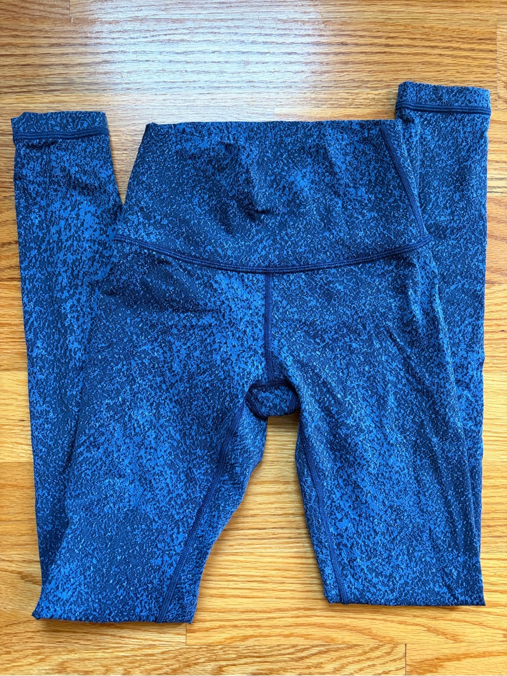 Lululemon Wunder train high rise tight in blue pattern size 2
